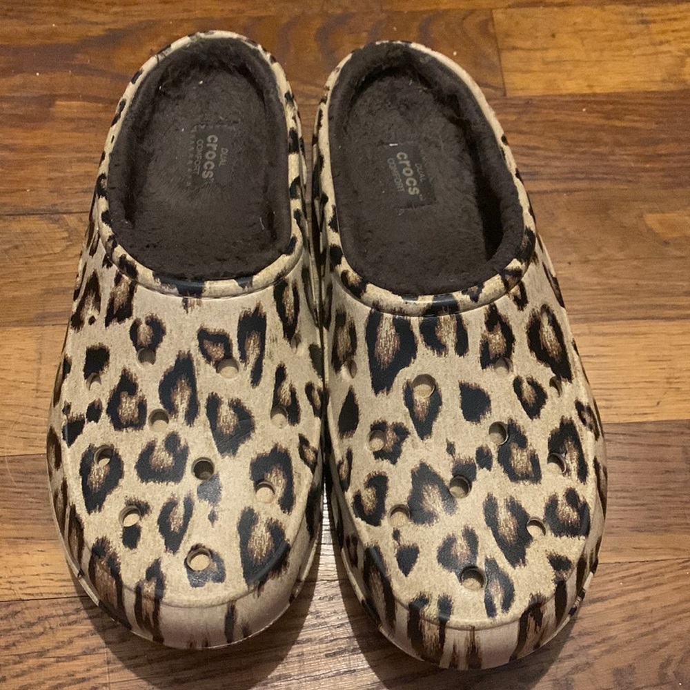 Size 8 slipper leopard croc